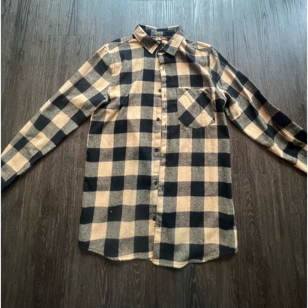 Size mens Medium, boohooman official Long sleeve flannel button up shirt.